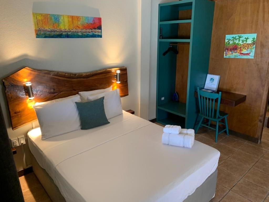 The Bounty Hotel Кайе Колкер Екстериор снимка