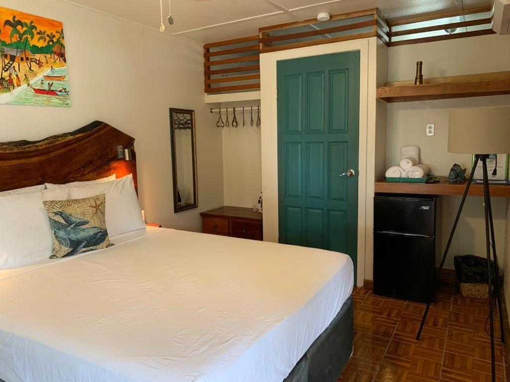 The Bounty Hotel Кайе Колкер Екстериор снимка